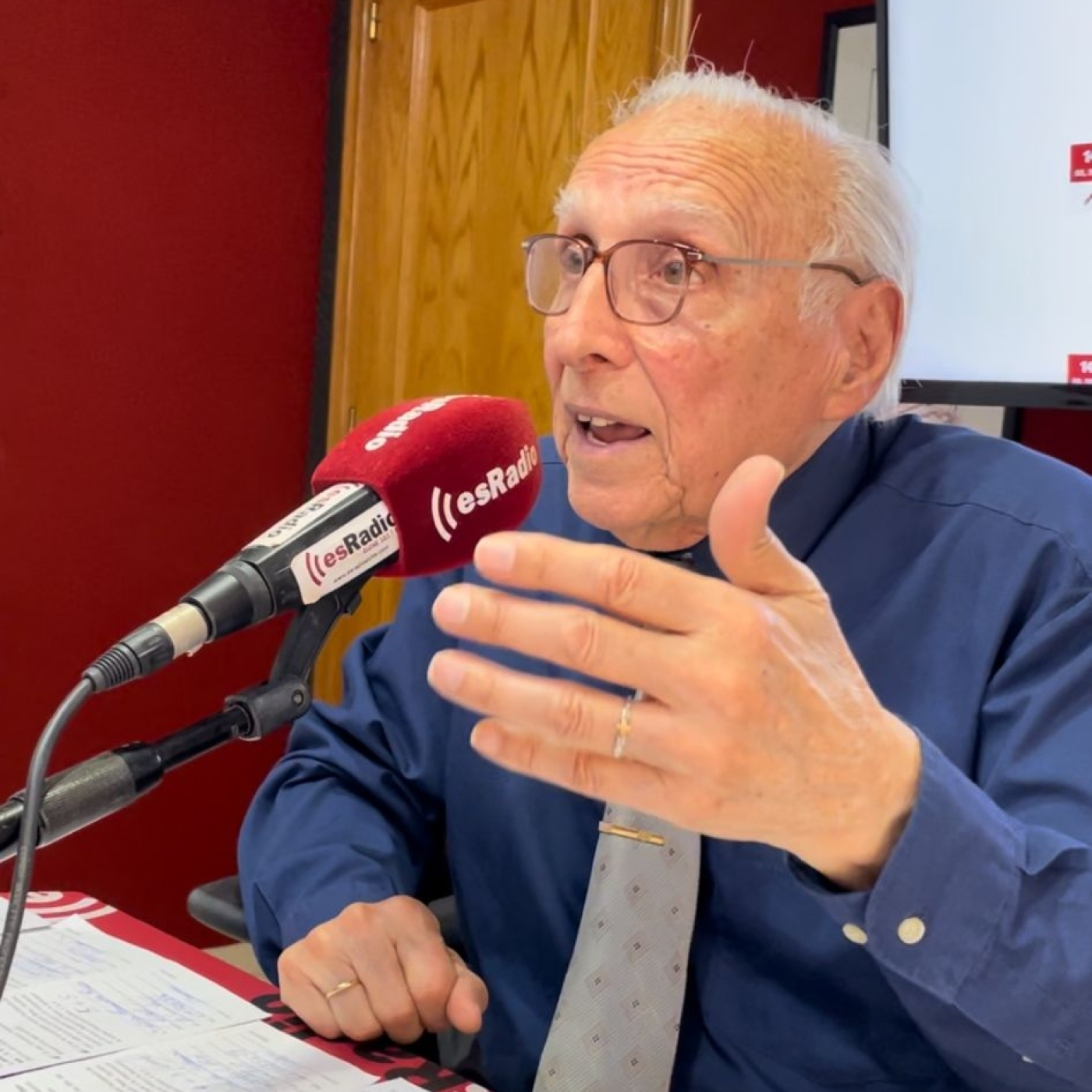 ''La tradición de les Velles de Serra tiene 2 versiones: una que data de tiempos de Cristo y otra de época medieval''. episode artwork