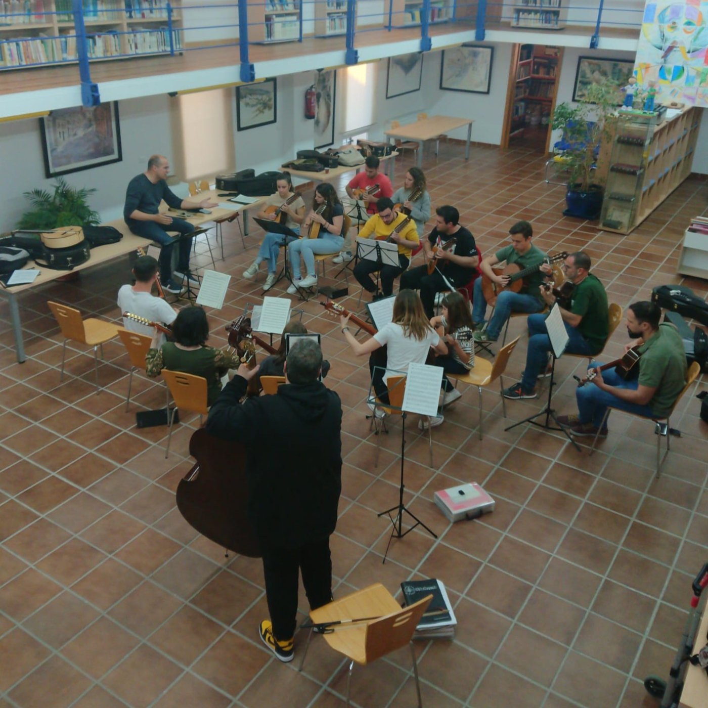 Radio Estrella 107.2 FM)