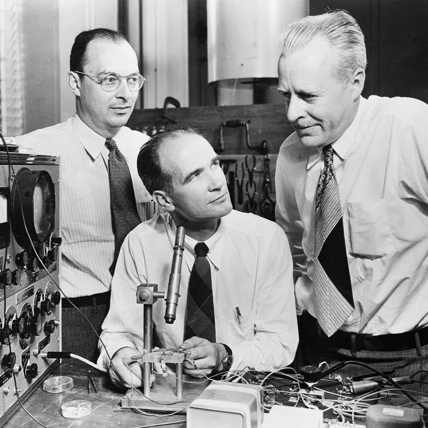 Aparici en Órbita s06e06: El transistor, un invento que cambió la historia, con Julio Martos
