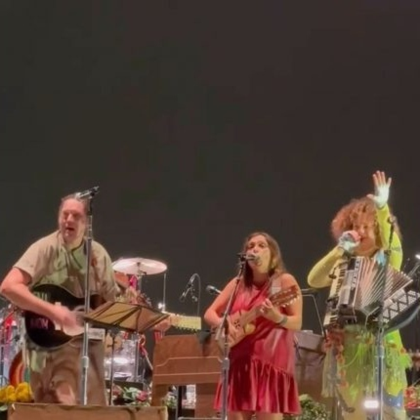 Lollapalooza Argentina/Chile: Arcade Fire seduce con una interpretación de Gracias a la Vida en homenaje a Violeta Parra episode artwork
