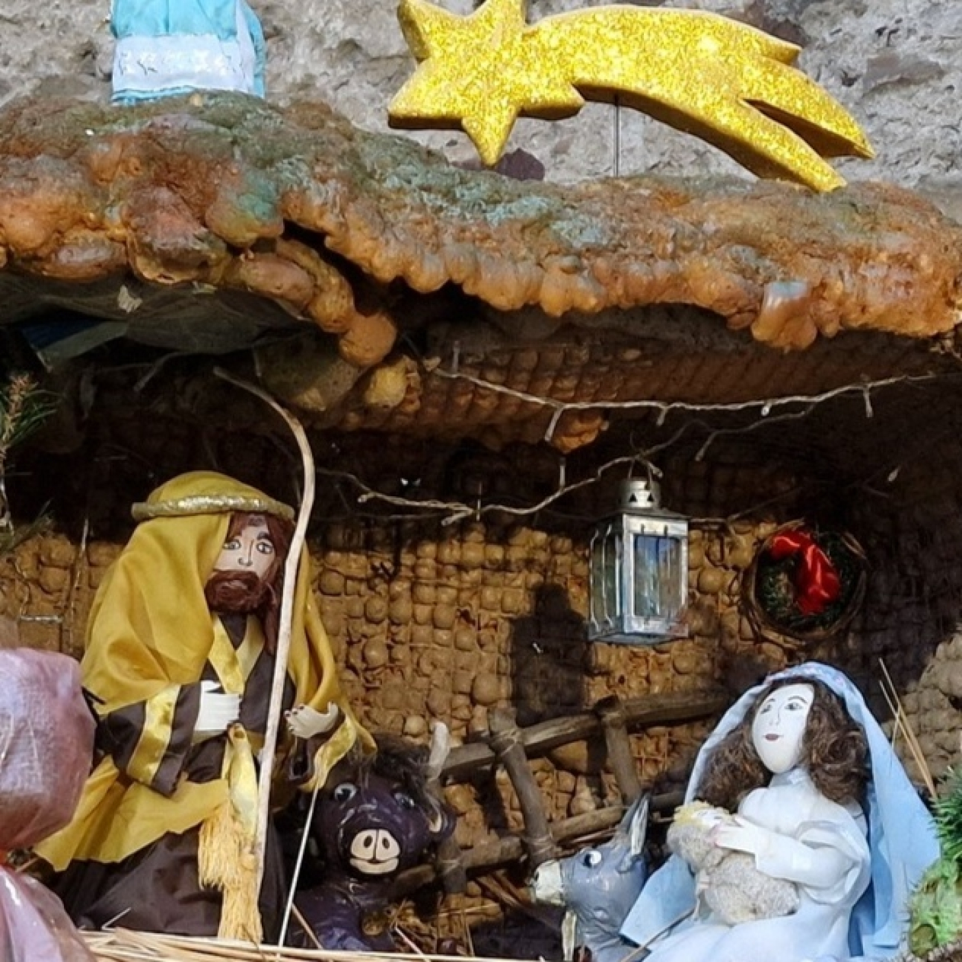Conce Álvarez es una de las promotoras del Belén de San Miguel de las Dueñas que vuelve a lucir un año más, y ya van 20 episode artwork