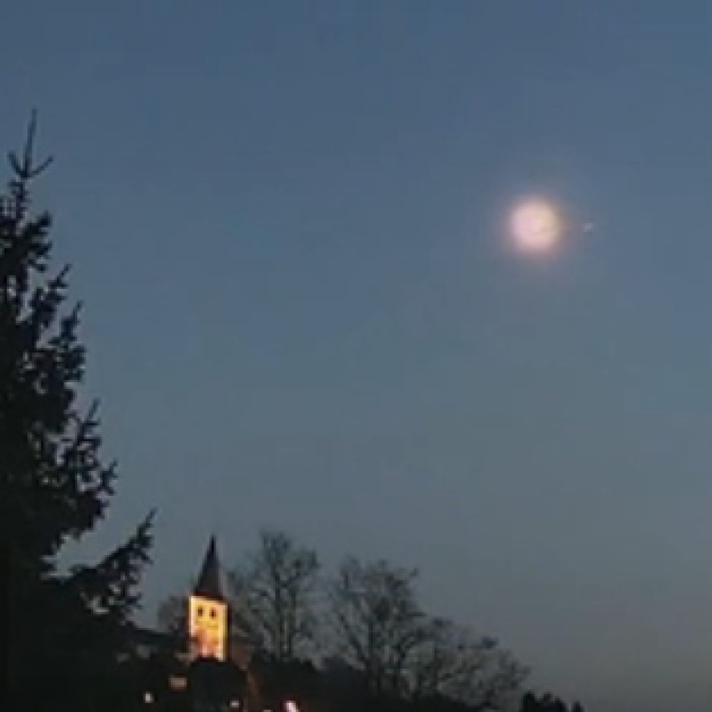 Aparici en Órbita s08e27: Defensa planetaria y vigilancia de asteroides cercanos, con Julia de León