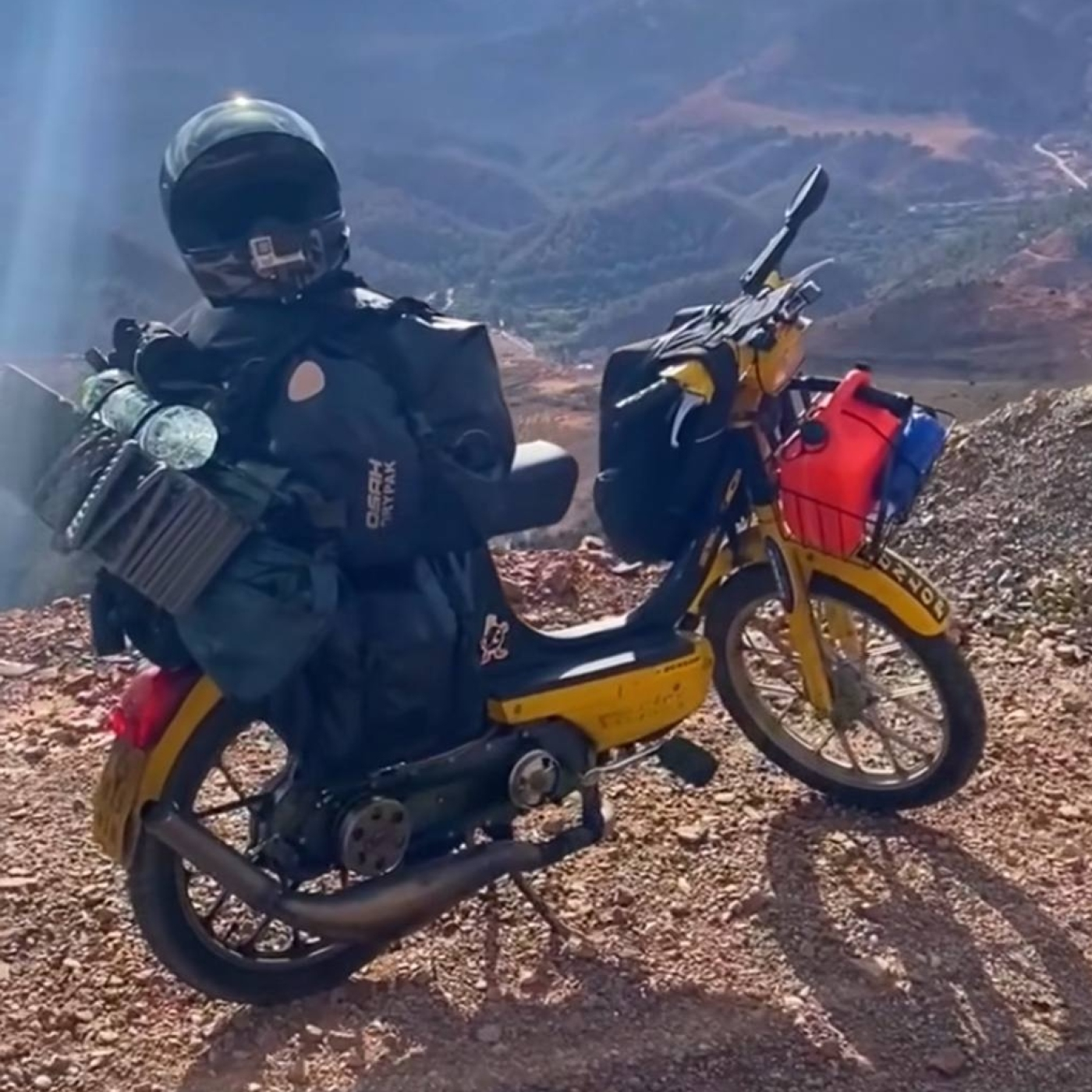 185- Magazín: En Vespino a Marruecos.