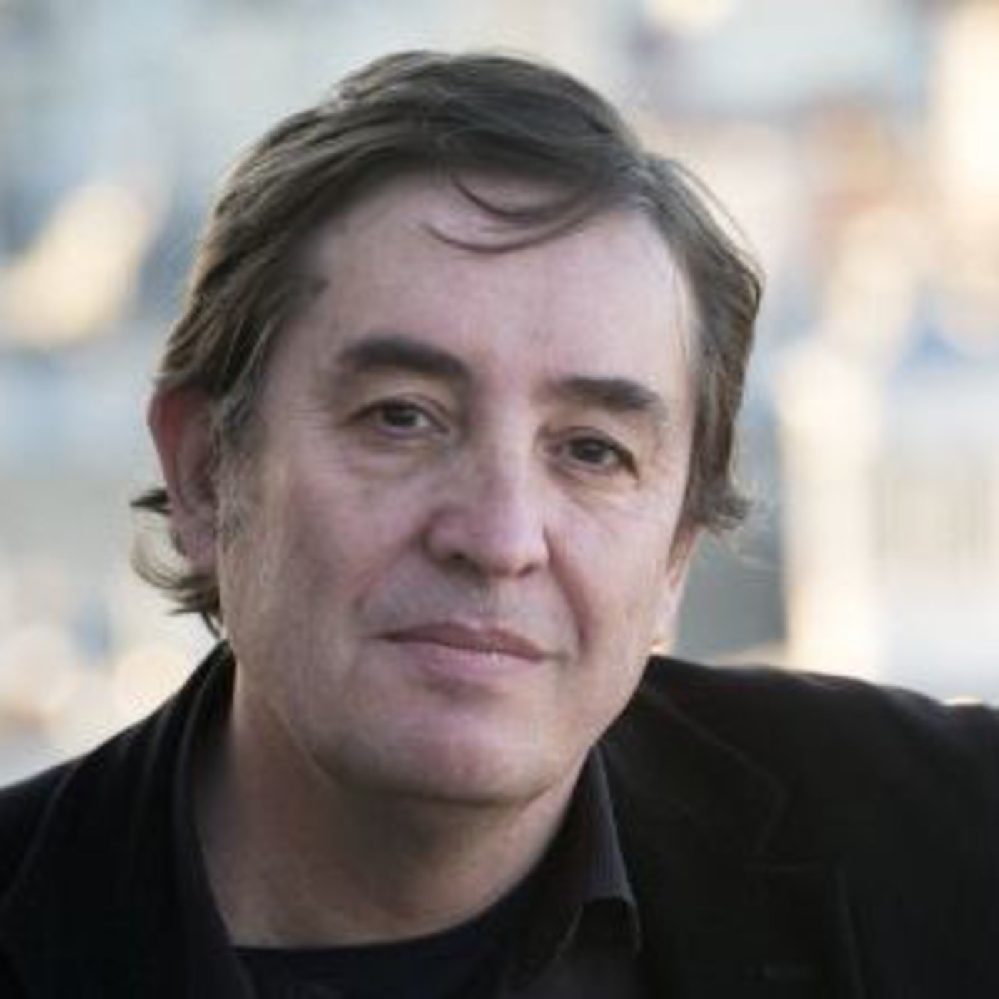 Entrevista a Luis García Montero en Página Dos - "A puerta cerrada" (Visor)