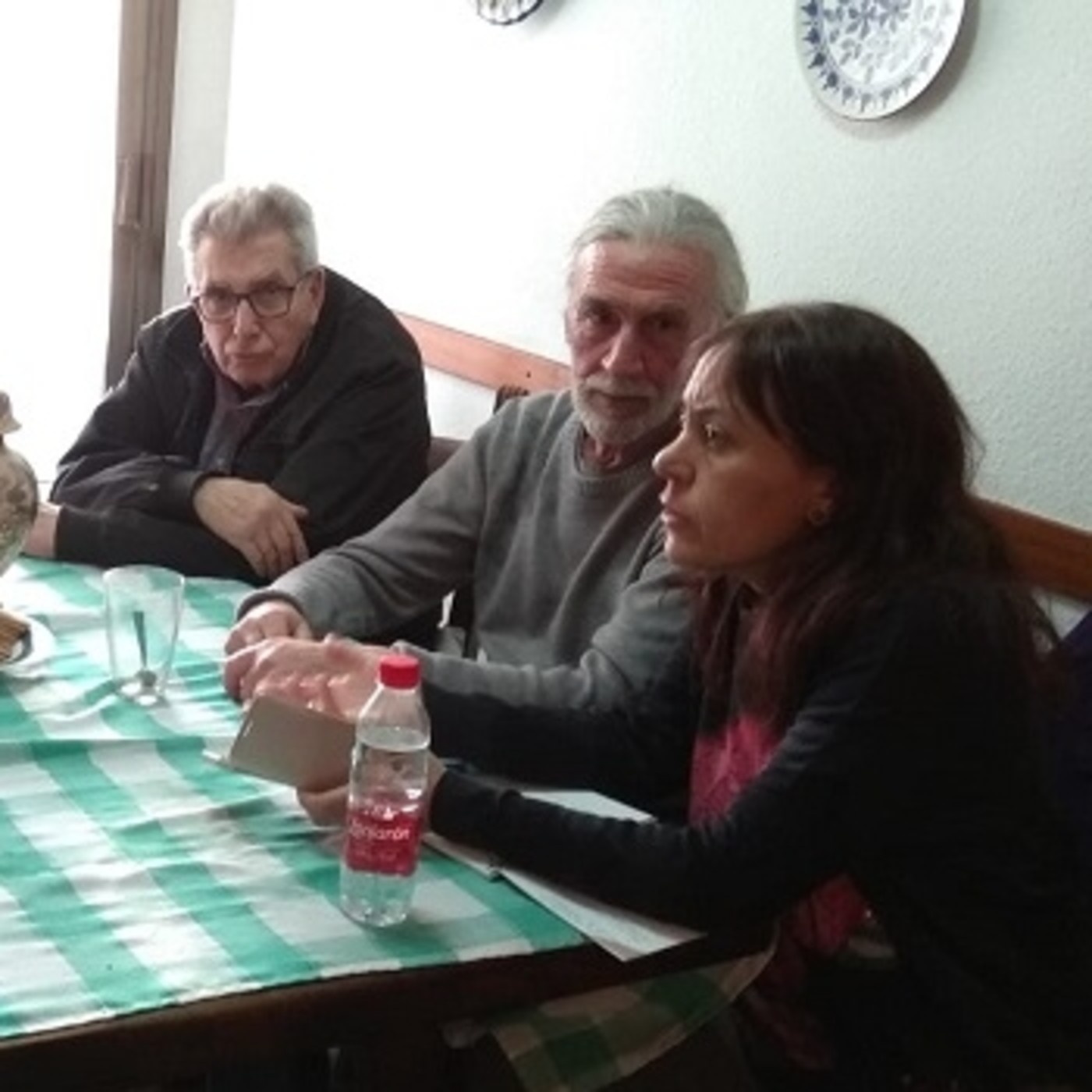 Actividad de radio con personas mayores