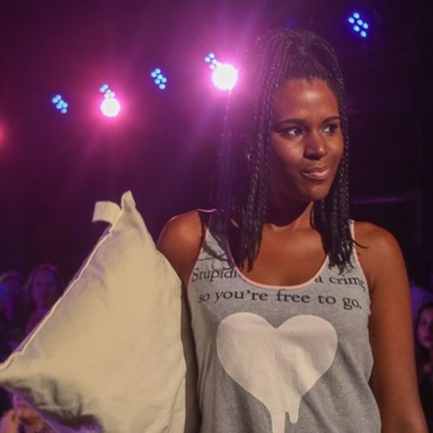 Clandestina tiene Vintrashe: camisetas cubanas éticas y felices