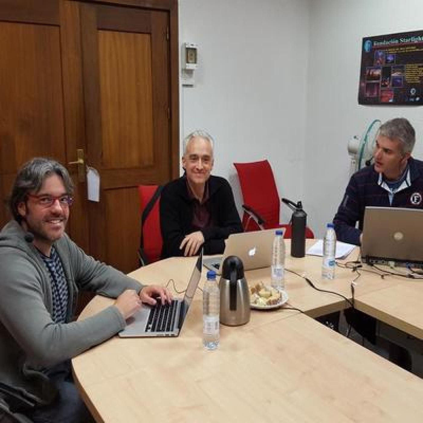 Ep54: Hackers de Panamá; ¿Vida Inteligente?; Los Starchip de Hawking; Planet 9; Cosas Oscuras y Tenebrosas