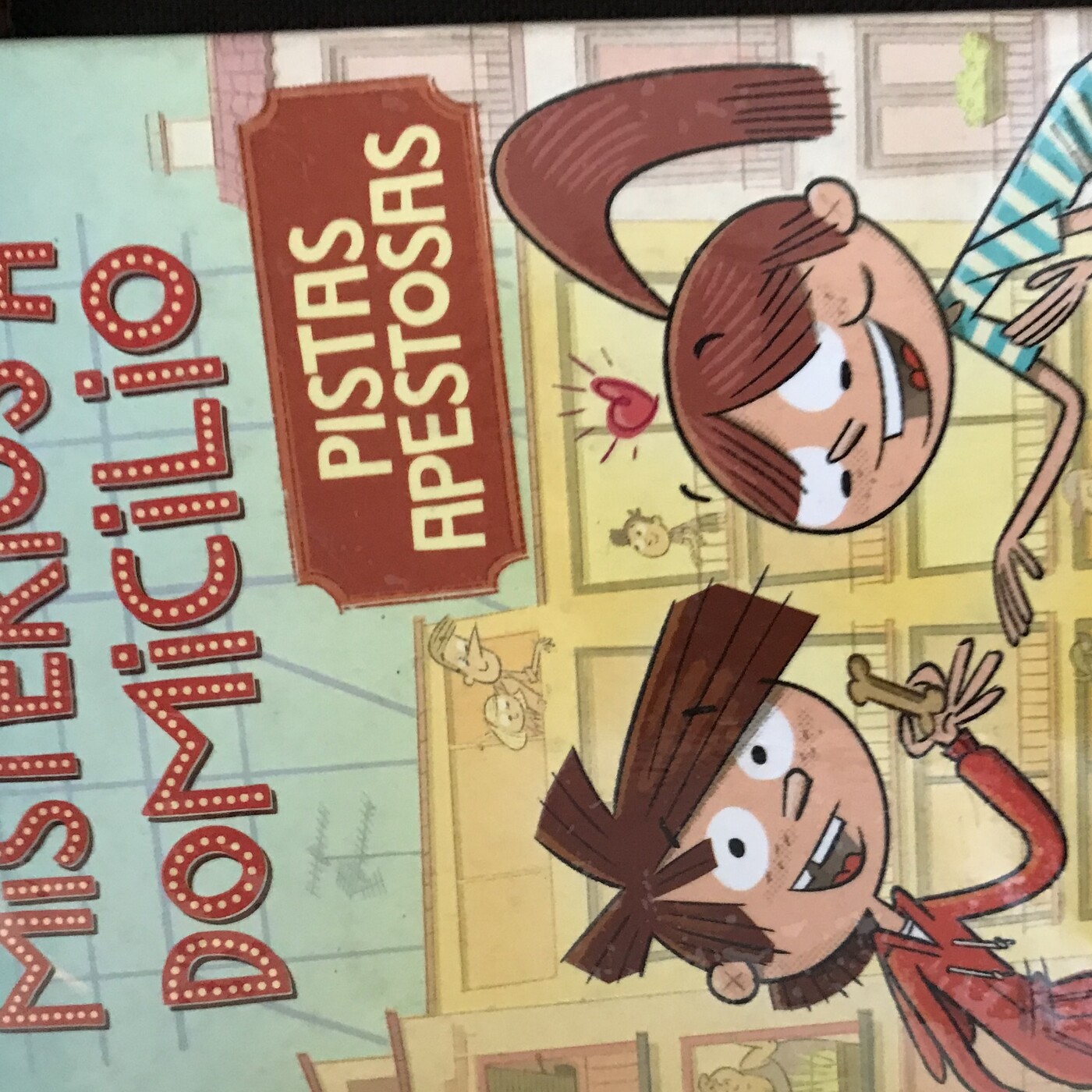 Misterios a domicilio. Pistas apestosas. Parte 1