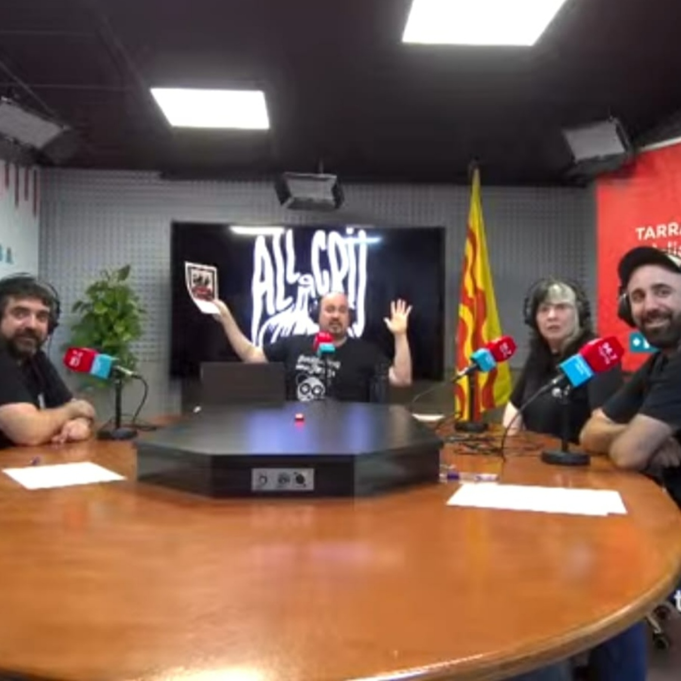 ALL CRÜ al MI ROLLO ES EL ROCK 1068 episode artwork