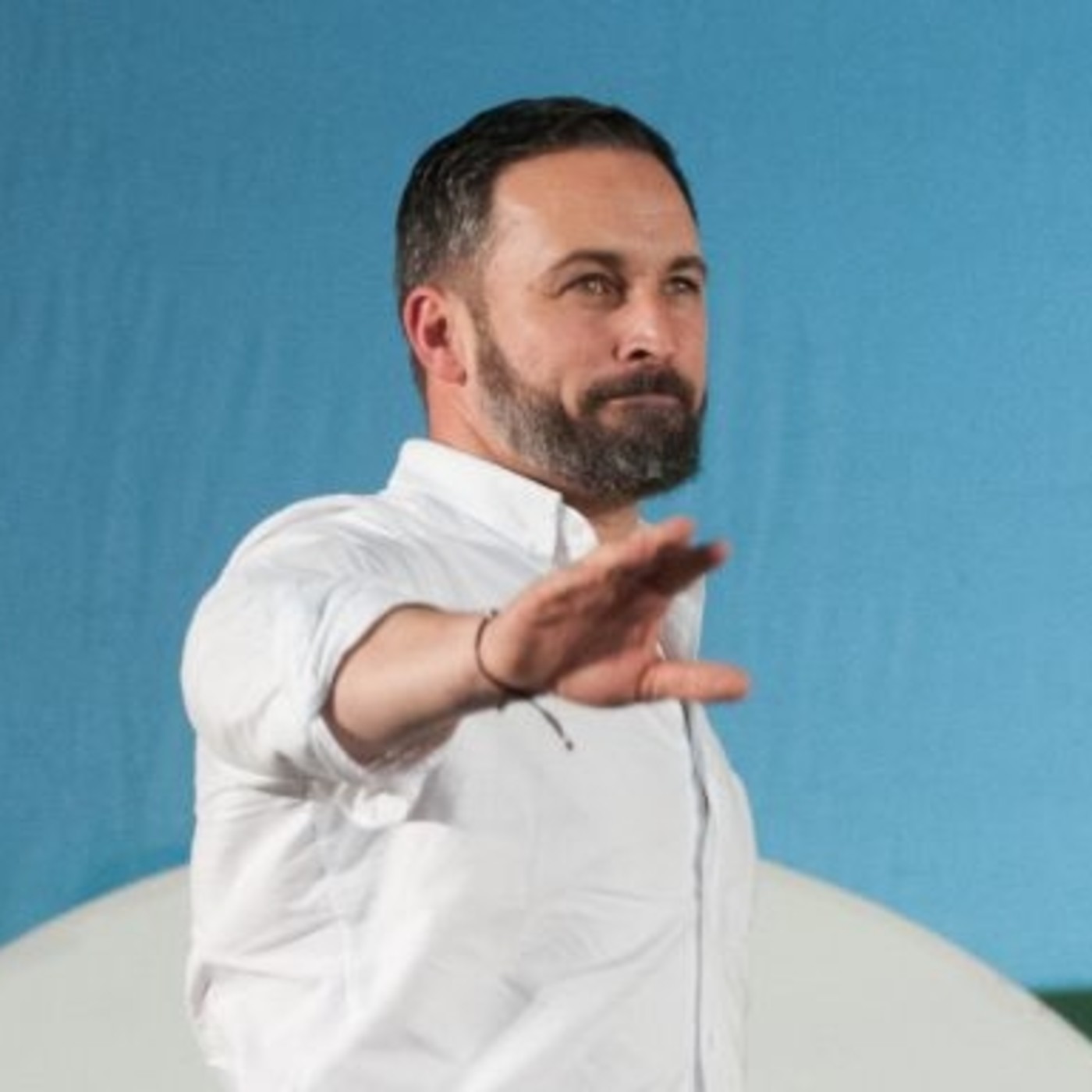 EL PERSONAJE DEL DÍA CON BEGOÑA VILA: Santi Abascal episode artwork