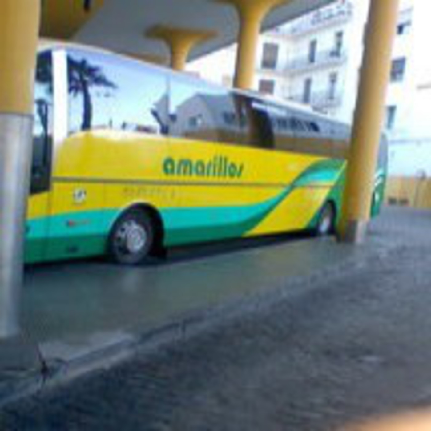 El servicio de autobuses metropolitanos puede tener problemas debido a la deuda del Consorcio de Transportes episode artwork