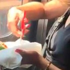 Mujer comiendo tacos con tijeras, es grabada en NY