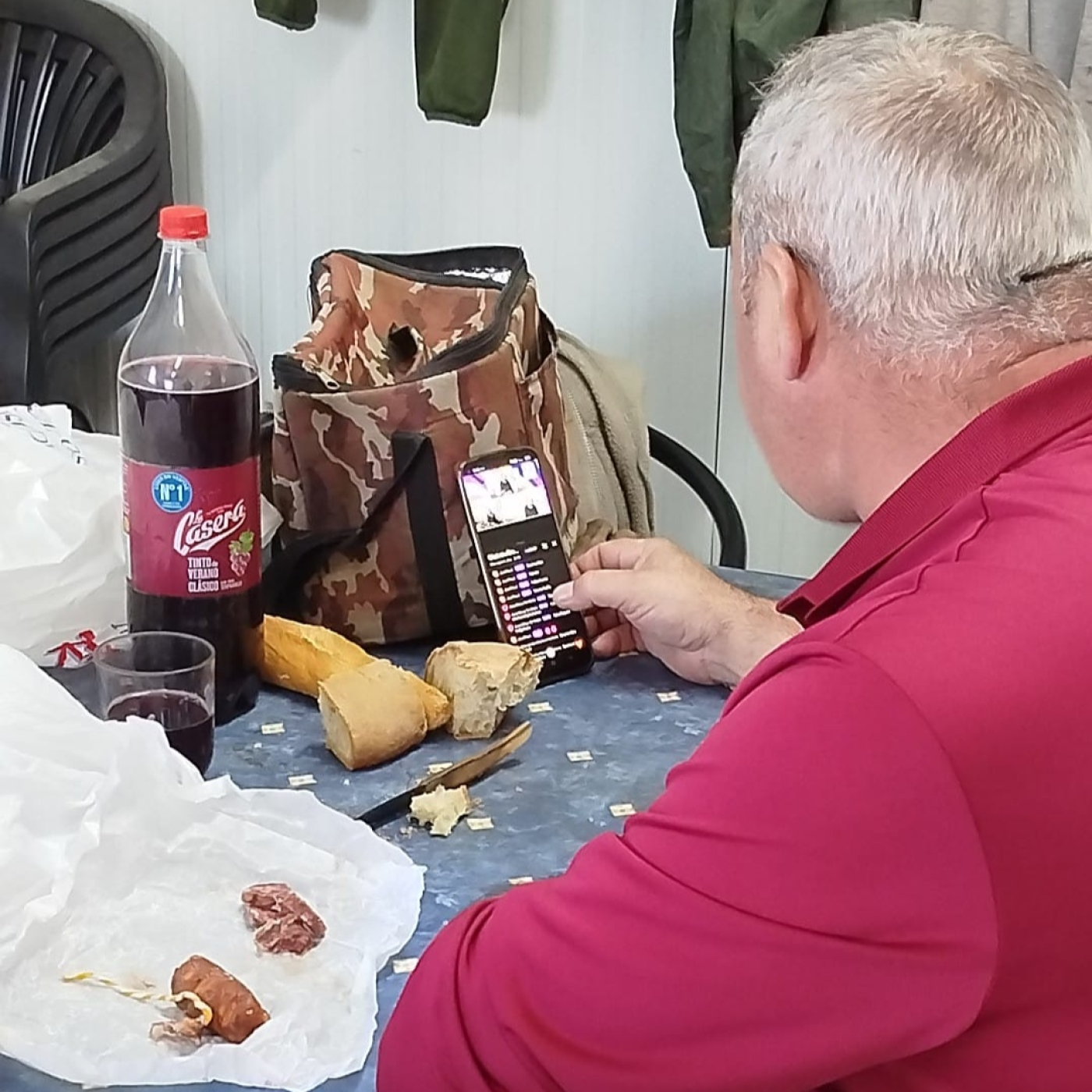 VOSOTROS sois los auténticos protagonistas, los que haceís ese sencillo gesto para DARNOS A ESCUCHAR cada dia. GRACIAS ! VOSOTROS sois los auténticos protagonistas, los que haceís ese sencillo gesto para DARNOS A ESCUCHAR cada dia. GRACIAS !