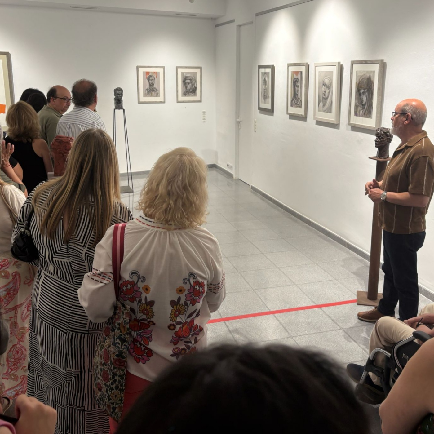 Desplazados, una exposición para reflexionar sobre la experiencia de la migración episode artwork