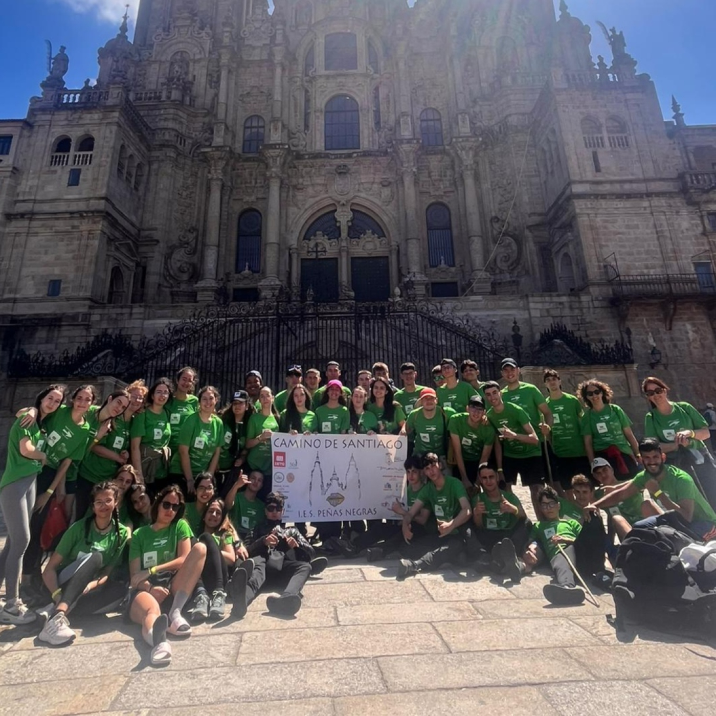 Los alumnos de 1º de Bachillerato del IES PEñas Negras llegan a Santiago episode artwork