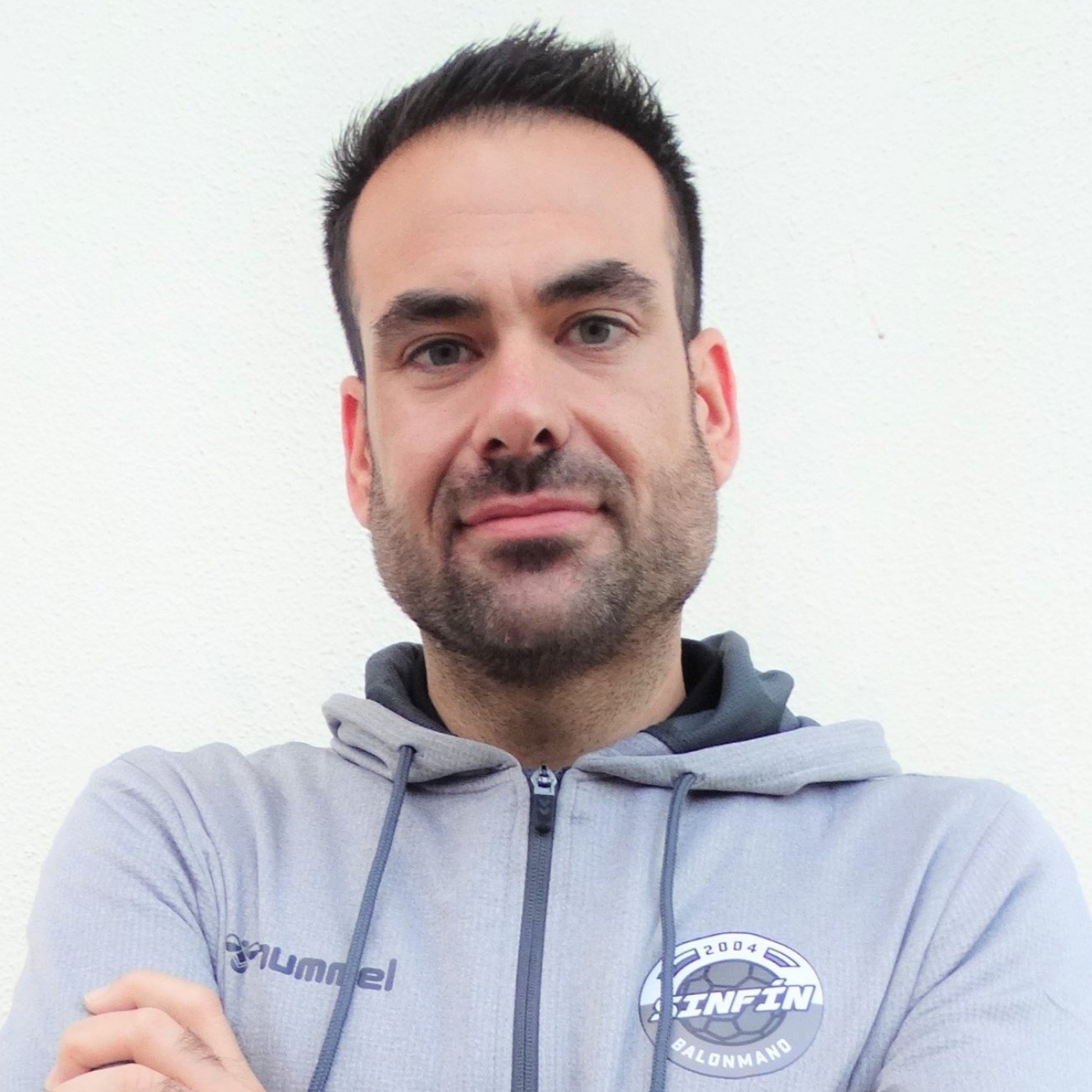 Entrevista con Víctor Montesinos, entrenador del Unicaja Banco Sinfín, en A LA MADERA