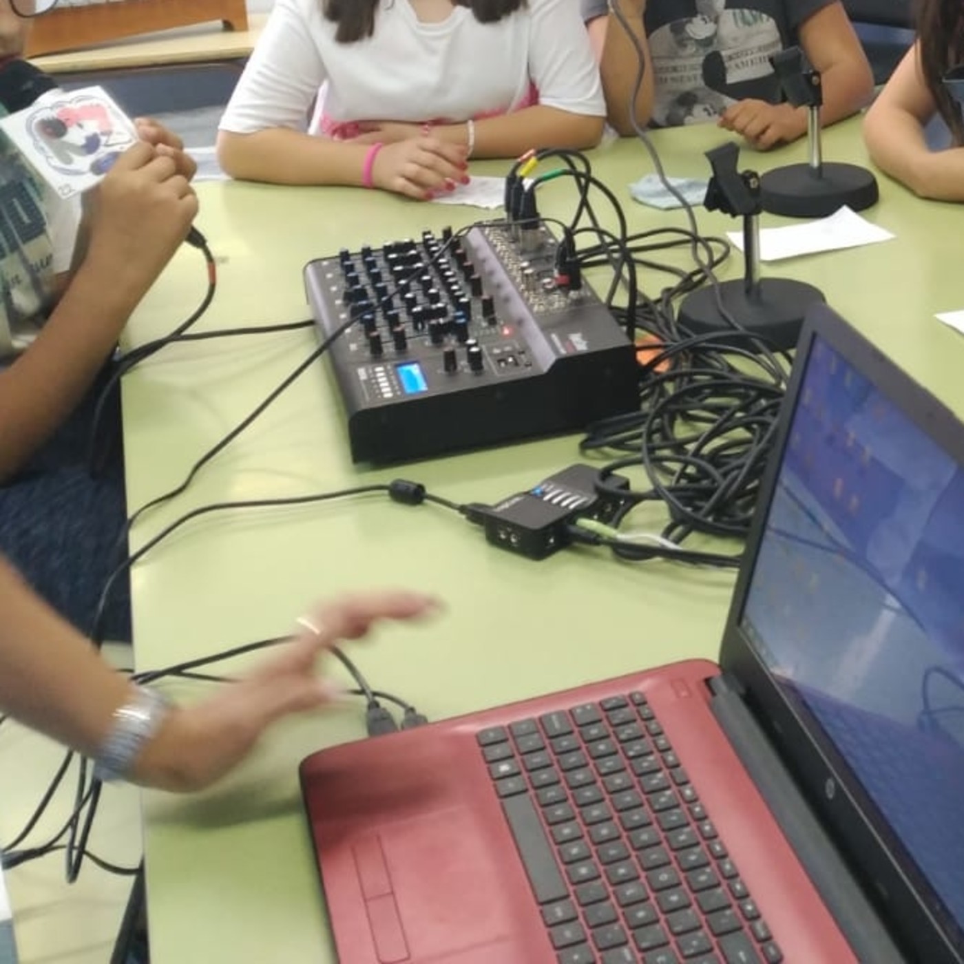 JzRADIO (PROYECTO DE RADIO ESCOLAR