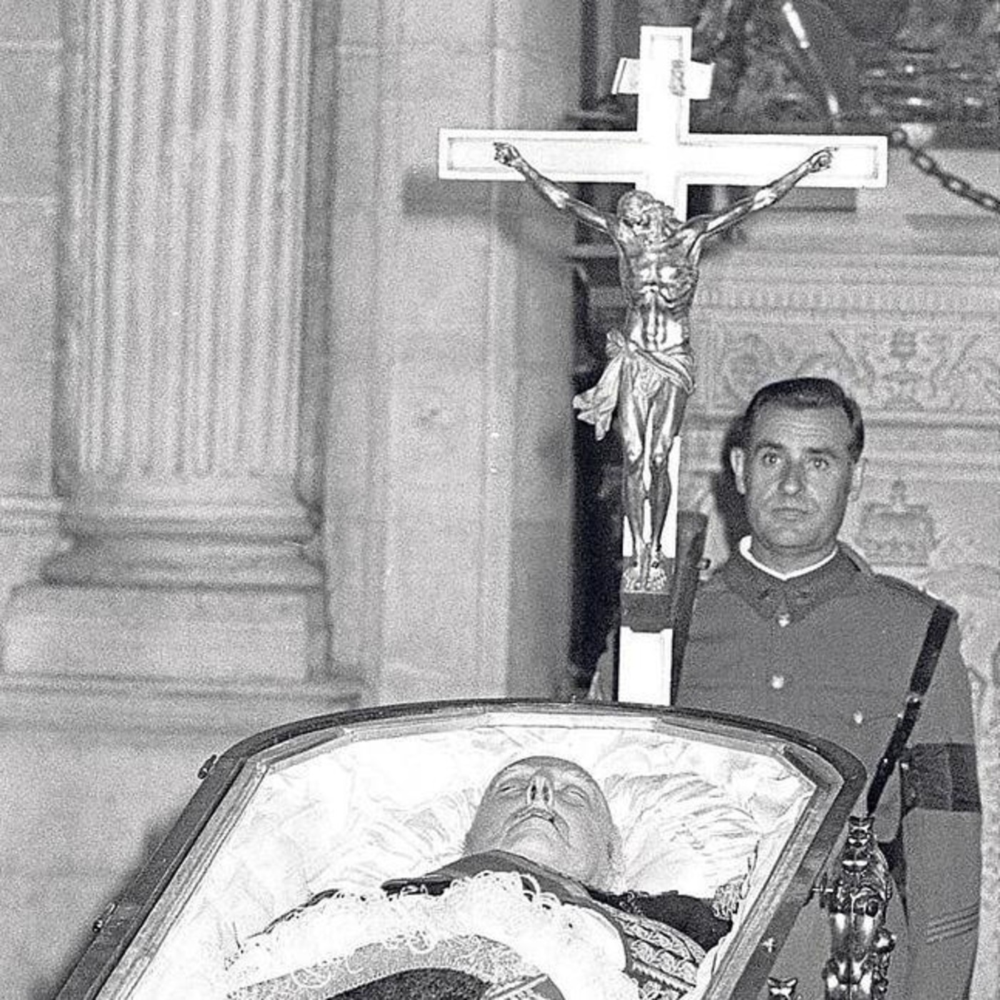 Xavier Caño a sicom.cat: "La impunitat franquista no es resol exhumant la mòmia del dictador. S'ha d'anar més enllà" episode artwork