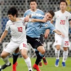 Japón sorprendió a Uruguay con un equipo diferente al que perdió con Chile