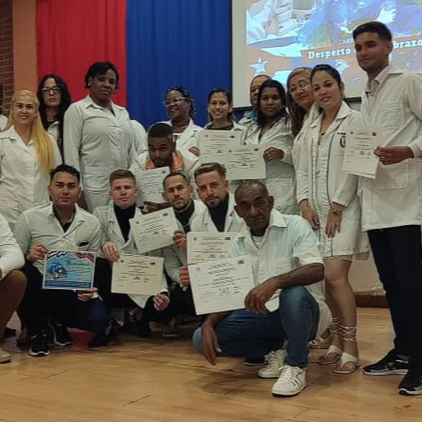 Colaboradores cubanos, con el corazón en la isla