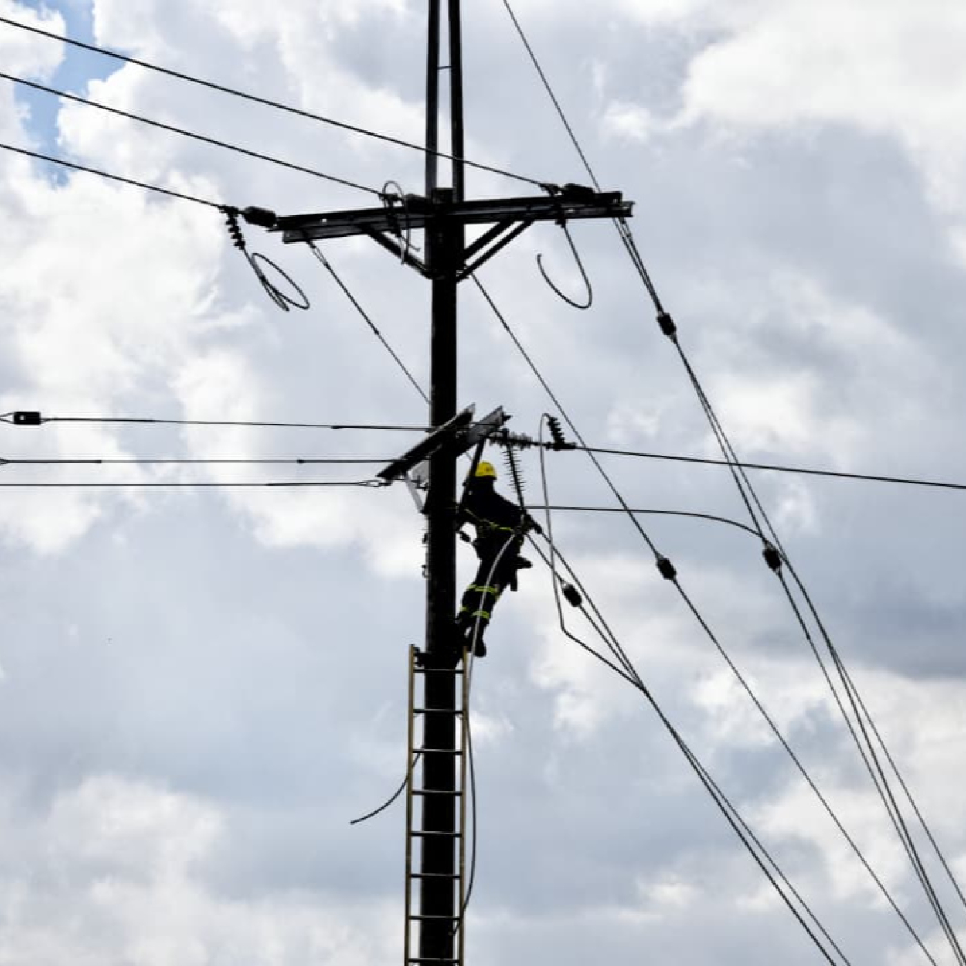 Solo 10 megawats servidos en Pinar del Río tras restablecimiento del sistema electroenergético