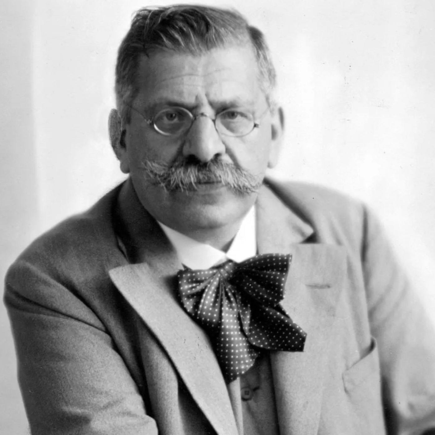 S01E11: Magnus Hirschfeld, German Jewish doctor and LGBT rights activist (1868-1935) episode artwork