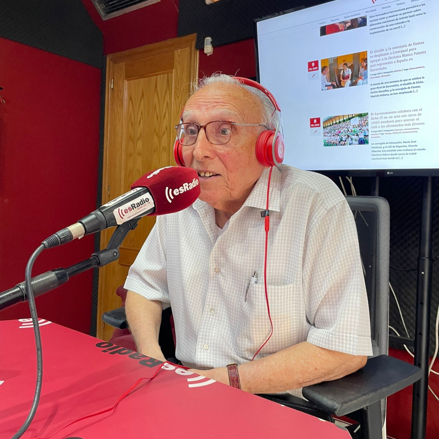 ''La ciudad de Elche necesita mucho más mantenimiento e inversión y no que le laven la cara de cara a elecciones''. episode artwork