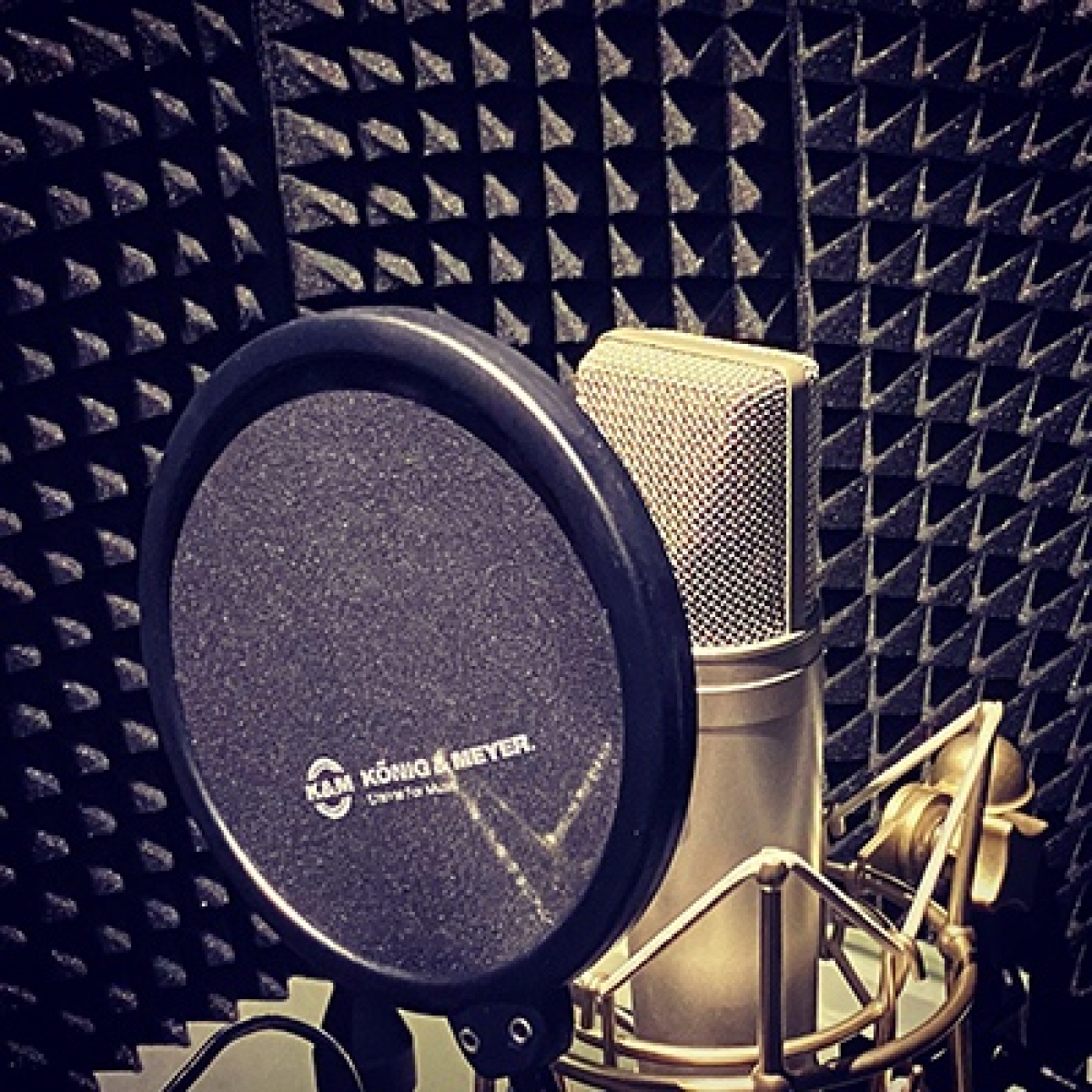 Momentos MaCaBroNes cover art