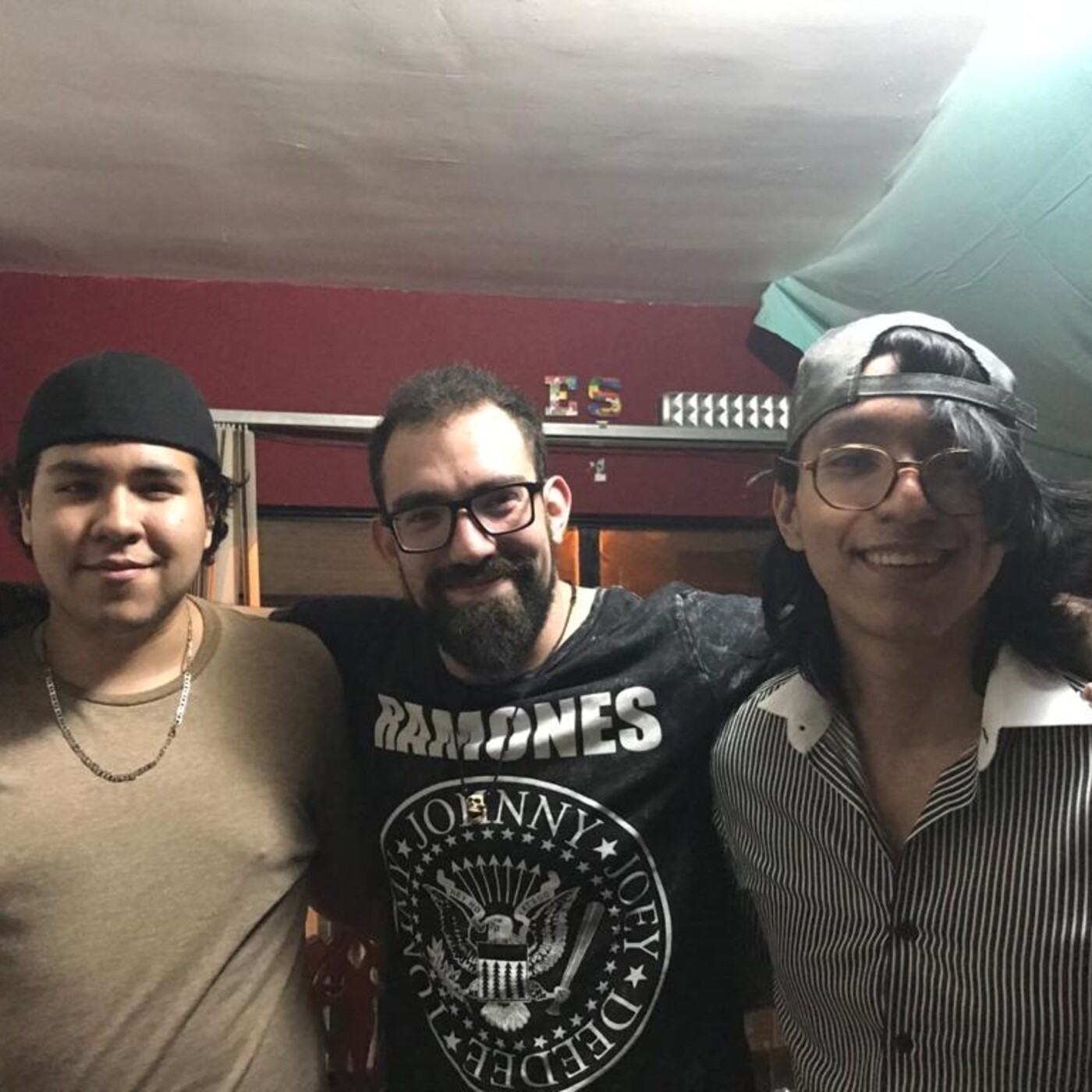 Tres tragos a la mesa