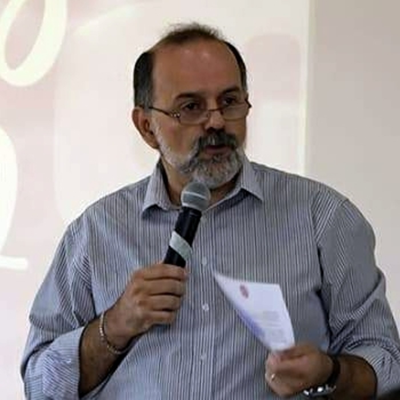 Pastor Walter Escalante