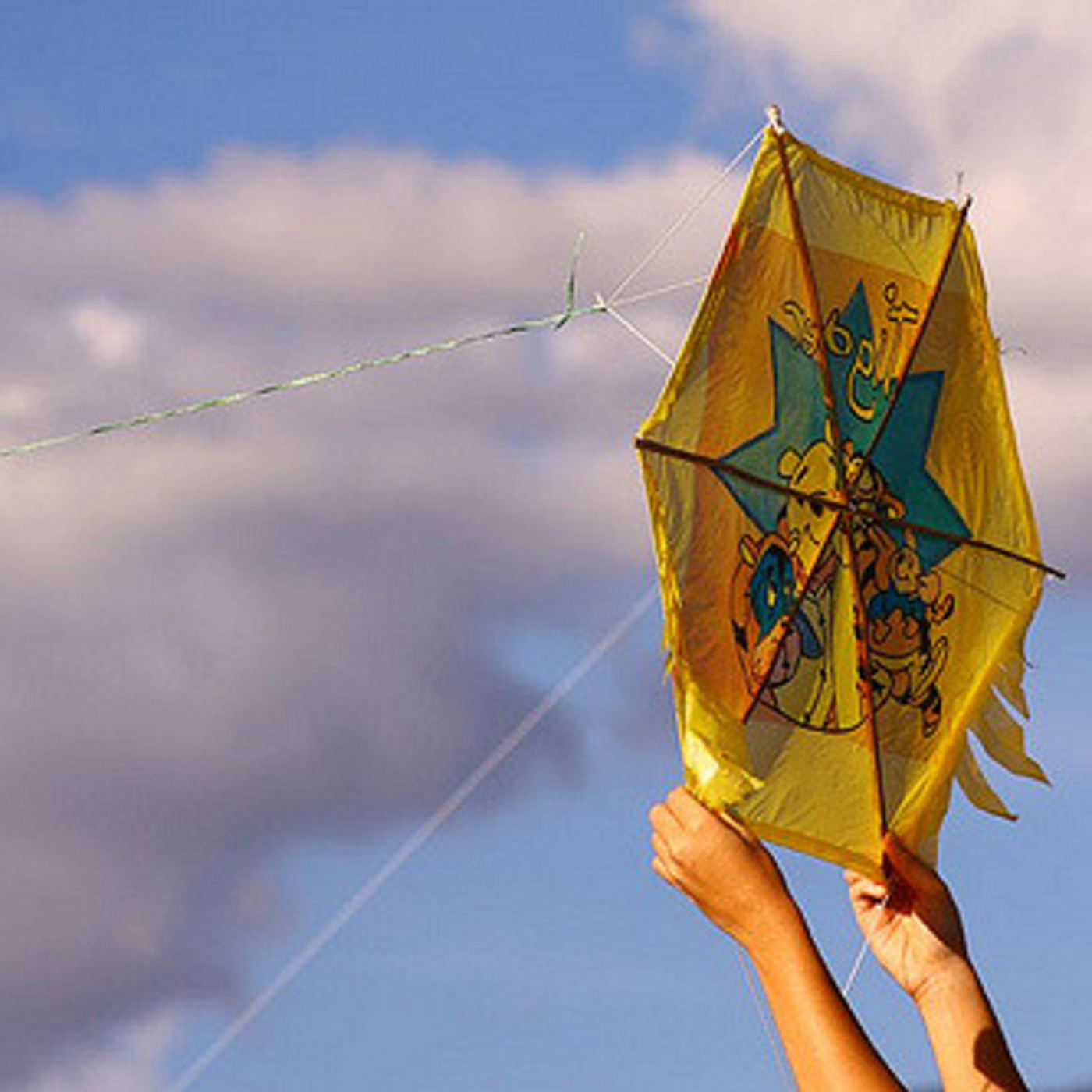 Promos: Cometas con hilos de Paz - AGOSTO 2016