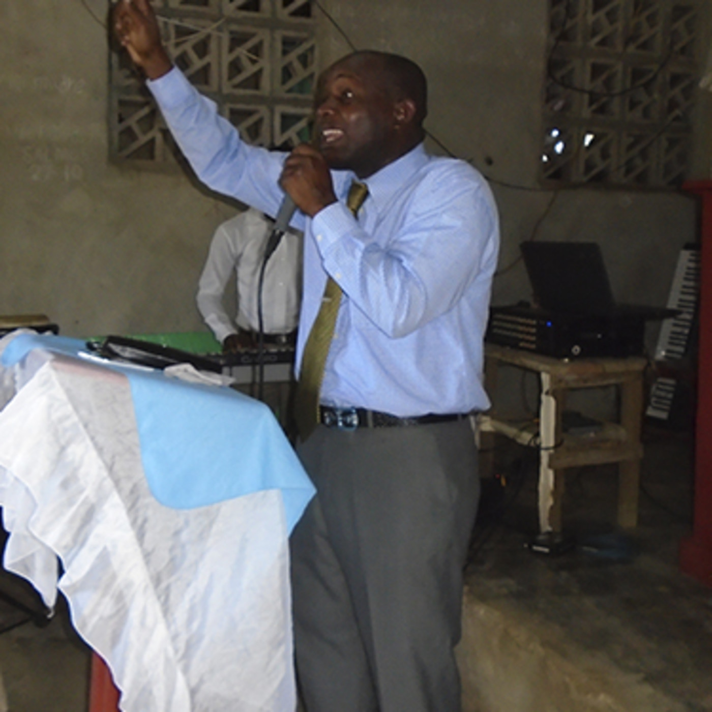 Dios esta con nosotros LOS MENSAJES