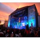 Paco de Lucía interpretando el concierto de Aranjuez (en clásica)